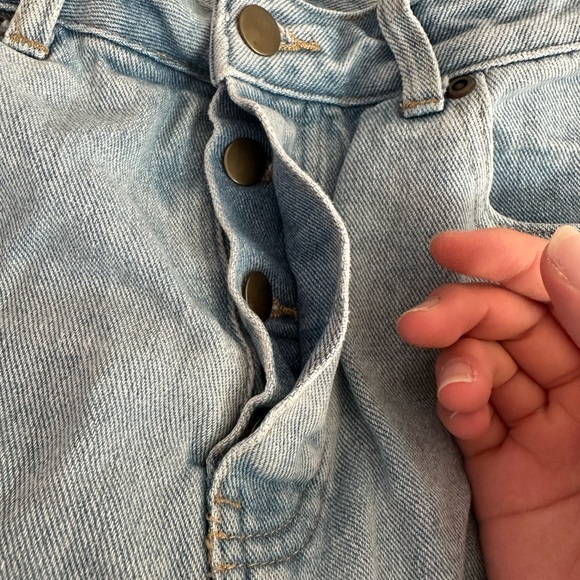 Forever 21 Denim Shorts - Picture 4 of 6